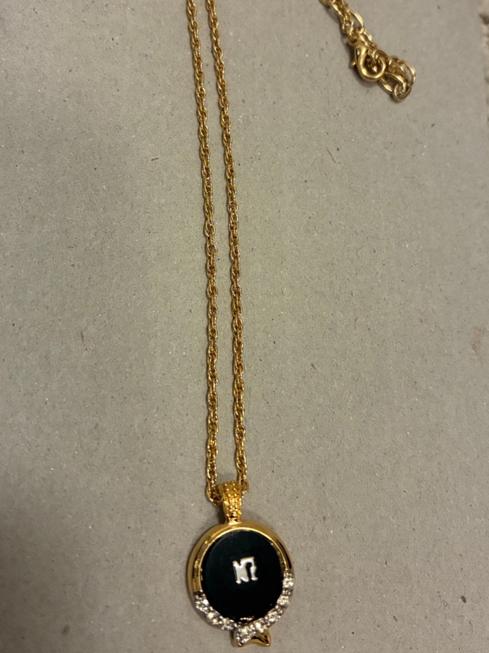 Vintage Nina Ricci Gold Tone Black Cabochon NR Monogram Pendant Necklace👝